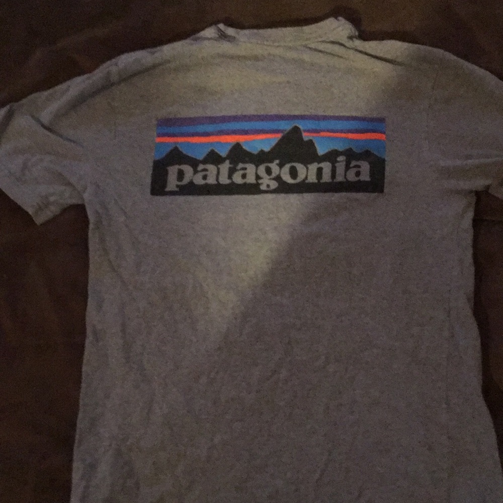 grey tshirt